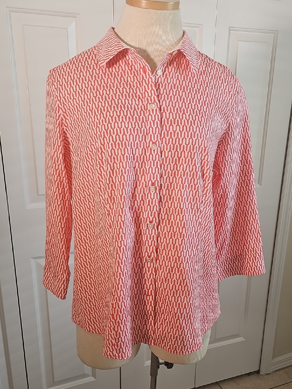 Talbots Coral‎ Pink Geometric Button-Down Shirt. Wrinkleresistant. 14P.